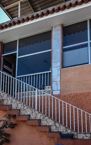 Casa à venda com 320m², 4 quartos e 2 vagasEscada Entrada 