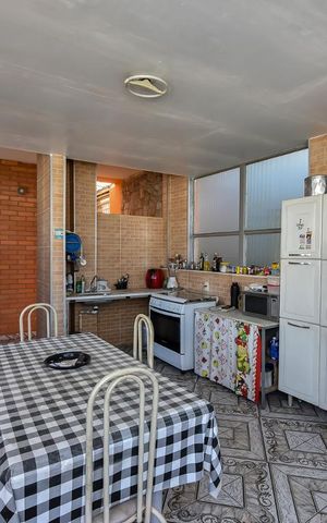 Casa à venda com 320m², 4 quartos e 2 vagasCozinha