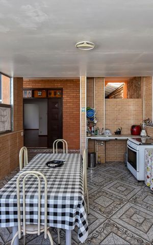 Casa à venda com 320m², 4 quartos e 2 vagasCozinha