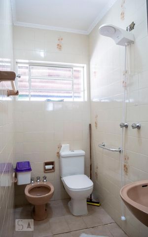 Casa à venda com 160m², 3 quartos e 1 vagaBanheiro da Suíte 2