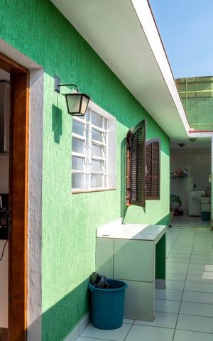 Casa à venda com 160m², 3 quartos e 1 vagaÁrea de Serviço