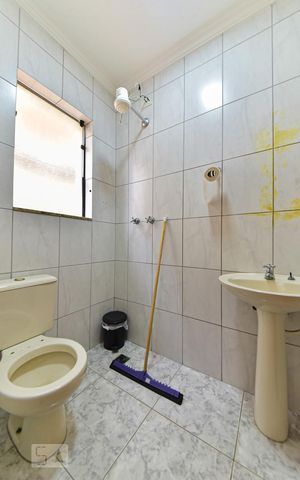 Casa à venda com 335m², 7 quartos e 7 vagas Casa à venda com 335m², 7 quartos e 7 vagasBanheiro de Serviço
