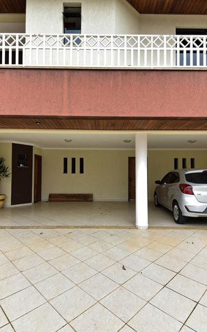 Casa à venda com 335m², 7 quartos e 7 vagas Casa à venda com 335m², 7 quartos e 7 vagasGaragem