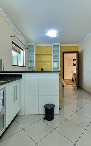 Casa à venda com 335m², 7 quartos e 7 vagas Casa à venda com 335m², 7 quartos e 7 vagasCozinha