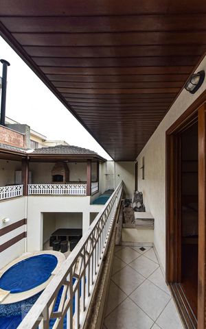 Casa à venda com 335m², 7 quartos e 7 vagas Casa à venda com 335m², 7 quartos e 7 vagasSacada Suíte 4