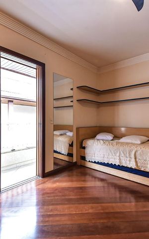 Casa à venda com 335m², 7 quartos e 7 vagas Casa à venda com 335m², 7 quartos e 7 vagasSuíte 4
