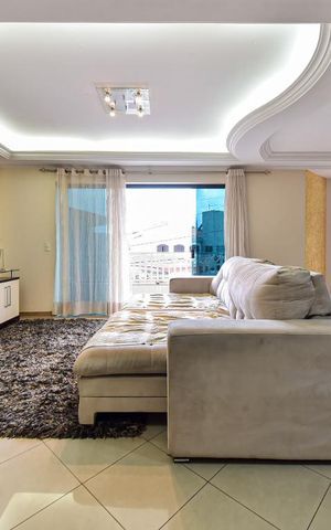 Casa à venda com 335m², 7 quartos e 7 vagas Casa à venda com 335m², 7 quartos e 7 vagasSala