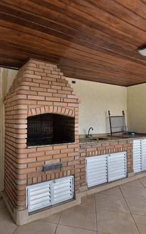 Casa à venda com 335m², 7 quartos e 7 vagas Casa à venda com 335m², 7 quartos e 7 vagasÁrea comum - Churrasqueira