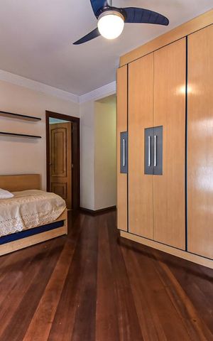 Casa à venda com 335m², 7 quartos e 7 vagas Casa à venda com 335m², 7 quartos e 7 vagasSuíte 4