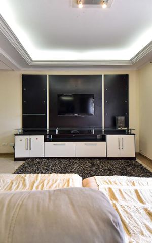 Casa à venda com 335m², 7 quartos e 7 vagas Casa à venda com 335m², 7 quartos e 7 vagasSala