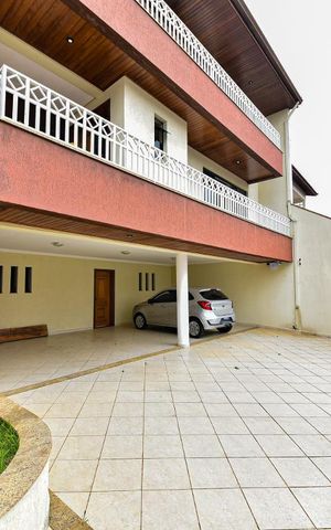 Casa à venda com 335m², 7 quartos e 7 vagas Casa à venda com 335m², 7 quartos e 7 vagasGaragem