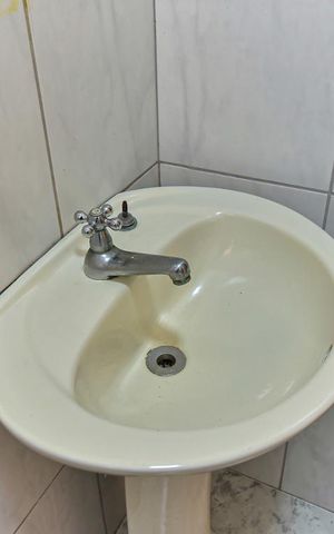 Casa à venda com 335m², 7 quartos e 7 vagas Casa à venda com 335m², 7 quartos e 7 vagasBanheiro de Serviço