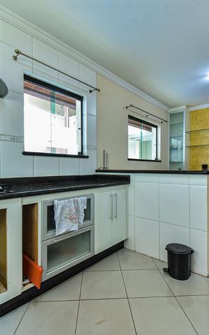 Casa à venda com 335m², 7 quartos e 7 vagas Casa à venda com 335m², 7 quartos e 7 vagasCozinha