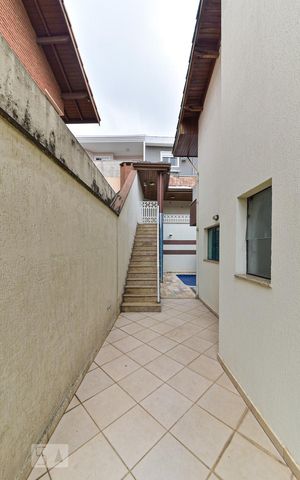 Casa à venda com 335m², 7 quartos e 7 vagas Casa à venda com 335m², 7 quartos e 7 vagasCorredor de Acesso