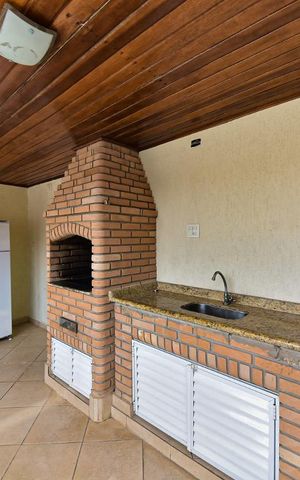 Casa à venda com 335m², 7 quartos e 7 vagas Casa à venda com 335m², 7 quartos e 7 vagasÁrea comum - Churrasqueira