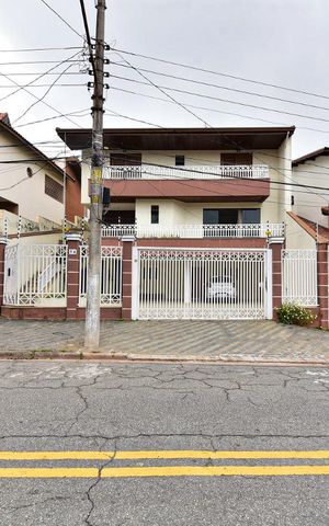 Casa à venda com 335m², 7 quartos e 7 vagas Casa à venda com 335m², 7 quartos e 7 vagasFachada