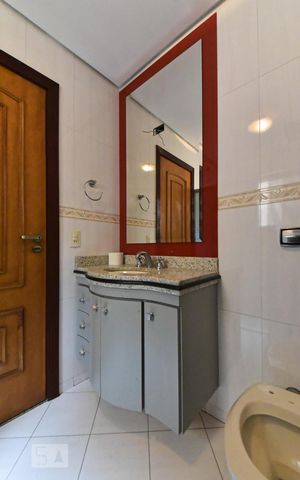 Casa à venda com 335m², 7 quartos e 7 vagas Casa à venda com 335m², 7 quartos e 7 vagasBanheiro da Suíte 1