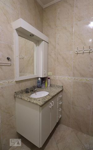 Casa para alugar com 130m², 3 quartos e 4 vagasBanheiro Social