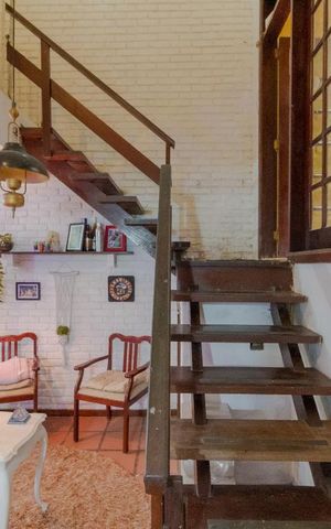 Casa à venda com 300m², 7 quartos e 1 vaga Casa à venda com 300m², 7 quartos e 1 vagaSala