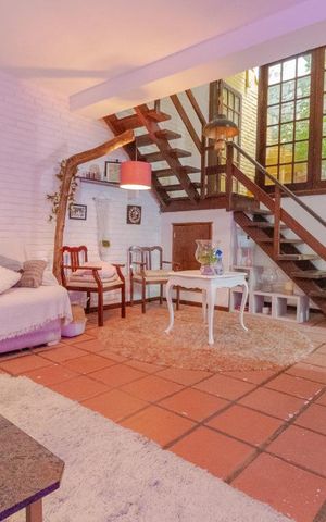 Casa à venda com 300m², 7 quartos e 1 vaga Casa à venda com 300m², 7 quartos e 1 vagaSala