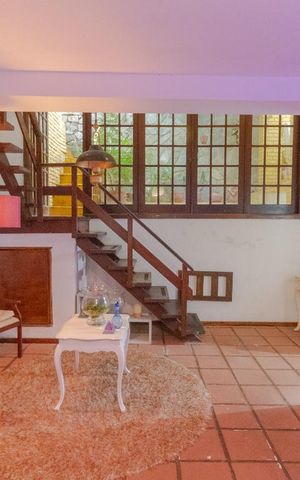 Casa à venda com 300m², 7 quartos e 1 vaga Casa à venda com 300m², 7 quartos e 1 vagaSala