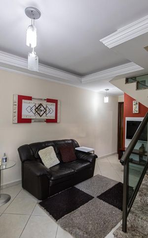 Casa à venda com 217m², 3 quartos e 5 vagas Casa à venda com 217m², 3 quartos e 5 vagasSala