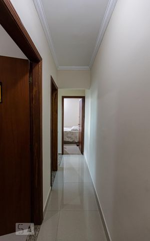 Casa à venda com 217m², 3 quartos e 5 vagas Casa à venda com 217m², 3 quartos e 5 vagasCorredor