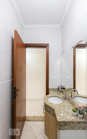 Casa à venda com 217m², 3 quartos e 5 vagas