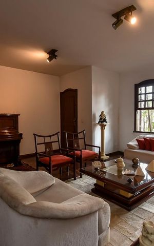 Casa à venda com 650m², 5 quartos e 4 vagasSala 1