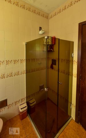 Casa à venda com 650m², 5 quartos e 4 vagasBanheiro Suíte 2