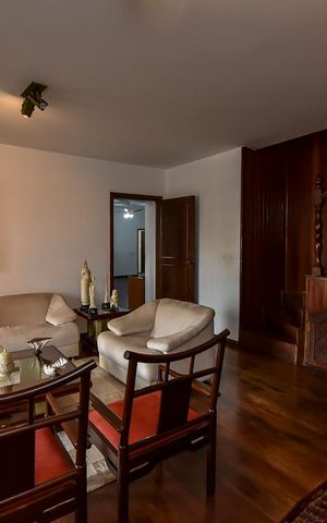 Casa à venda com 650m², 5 quartos e 4 vagasSala 1