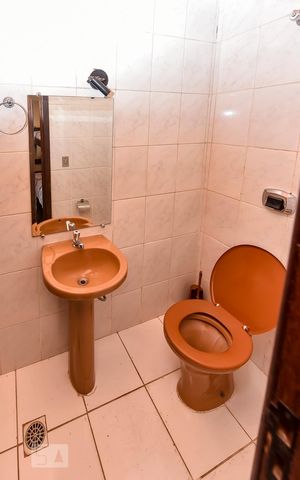 Casa à venda com 650m², 5 quartos e 4 vagasBanheiro de Serviço