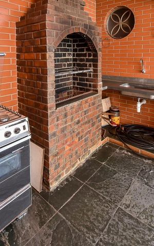 Casa à venda com 650m², 5 quartos e 4 vagasChurrasqueira - Área de Serviço