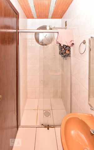 Casa à venda com 650m², 5 quartos e 4 vagasBanheiro de Serviço
