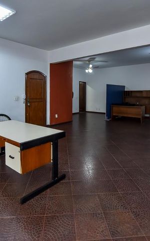 Casa à venda com 650m², 5 quartos e 4 vagasSalão de Festas / Escritório