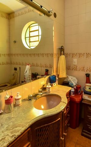 Casa à venda com 650m², 5 quartos e 4 vagasBanheiro Suíte 2