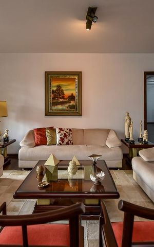 Casa à venda com 650m², 5 quartos e 4 vagasSala 1