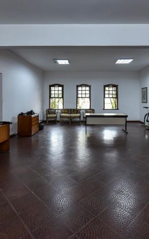 Casa à venda com 650m², 5 quartos e 4 vagasSalão de Festas / Escritório