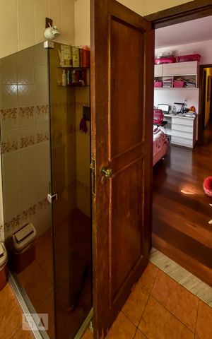 Casa à venda com 650m², 5 quartos e 4 vagasBanheiro Suíte 2