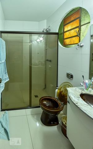 Casa à venda com 650m², 5 quartos e 4 vagasBanheiro Suíte 1
