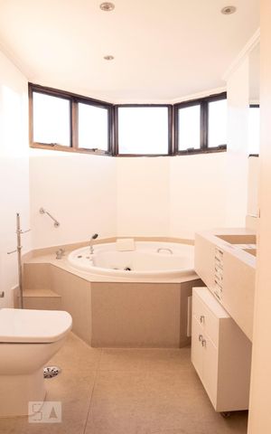 Apartamento à venda com 200m², 4 quartos e 3 vagasBanheiro da Suíte 3