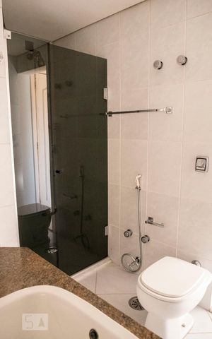 Apartamento à venda com 200m², 4 quartos e 3 vagasBanheiro da Suíte 1