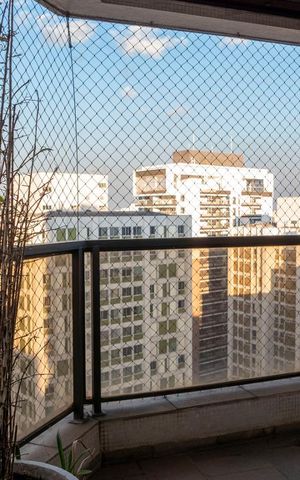 Apartamento à venda com 200m², 4 quartos e 3 vagasVaranda