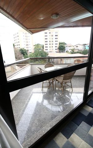 Apartamento à venda com 190m², 4 quartos e 4 vagasVaranda