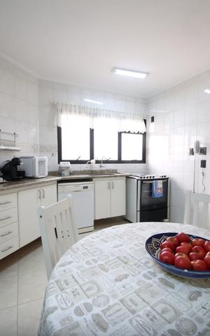 Apartamento à venda com 190m², 4 quartos e 4 vagasCozinha