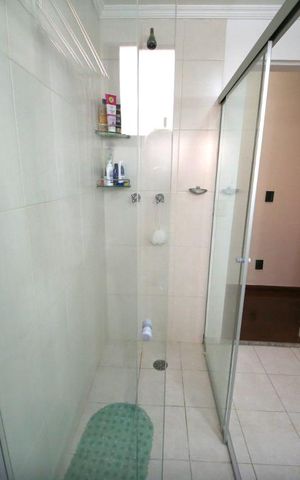 Apartamento à venda com 190m², 4 quartos e 4 vagasSuíte 1 - Banheiro