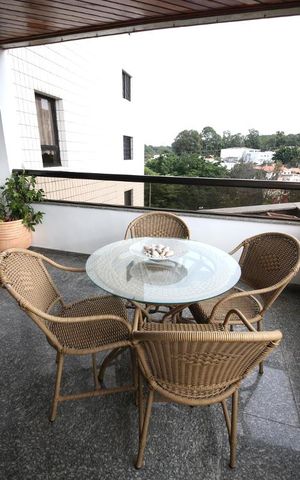 Apartamento à venda com 190m², 4 quartos e 4 vagasVaranda