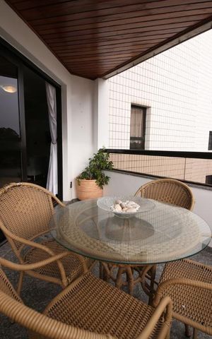 Apartamento à venda com 190m², 4 quartos e 4 vagasVaranda