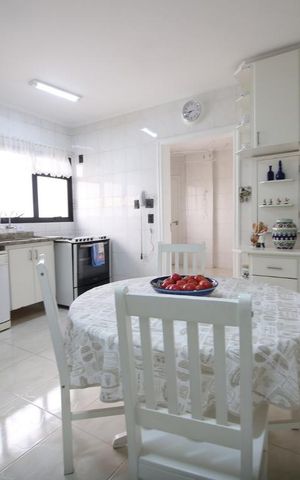 Apartamento à venda com 190m², 4 quartos e 4 vagasCozinha