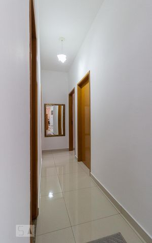 Casa de condomínio à venda com 350m², 3 quartos e 6 vagas Casa de condomínio à venda com 350m², 3 quartos e 6 vagasCorredor